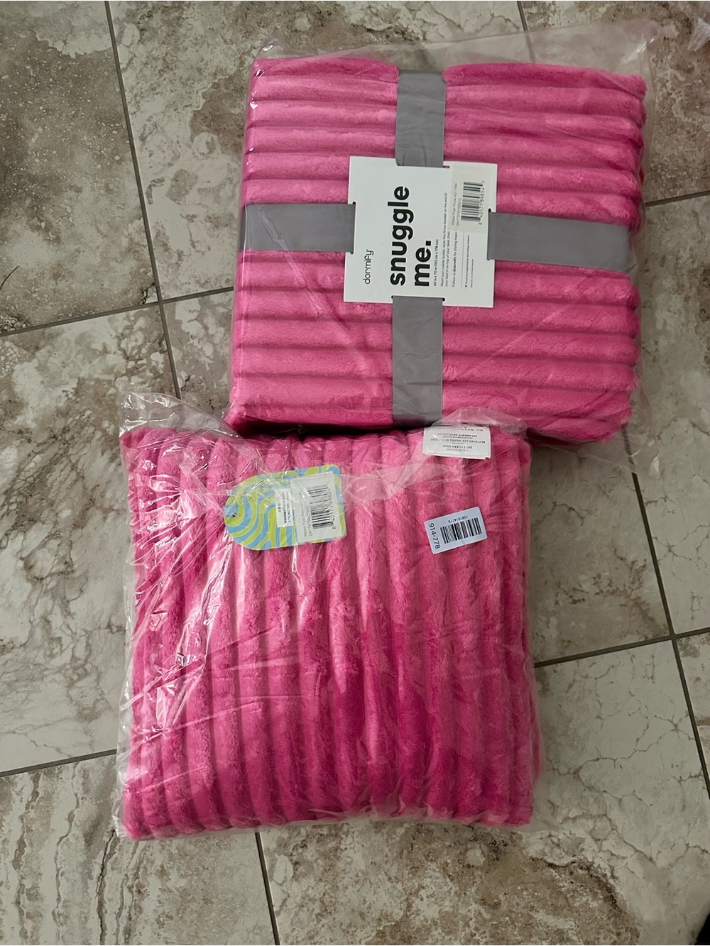 Dormify set Hot Pink Ribbed Plush Throw Blanket - Pack of 2
